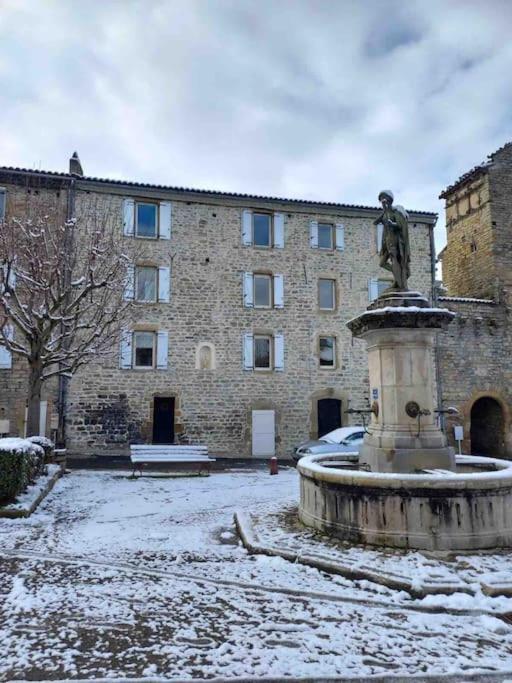 Logement Moderne Au Coeur Du Village Saint-Georges-de-Luzençon Екстериор снимка