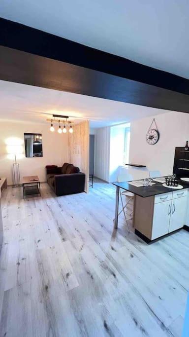 Logement Moderne Au Coeur Du Village Saint-Georges-de-Luzençon Екстериор снимка